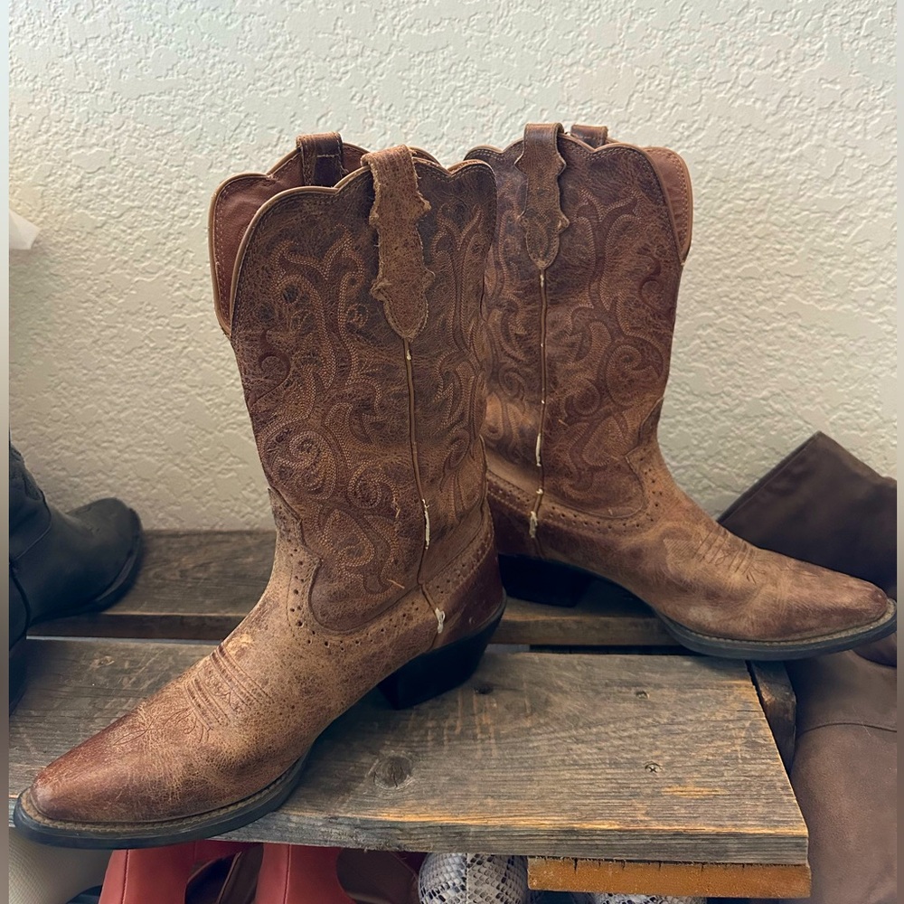 Justin Cowboy Boots. Women’s 8.5. True to size.